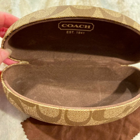 Coach frame for sunglass lenses with branded case. Model S2021. - Picture 6 of 7